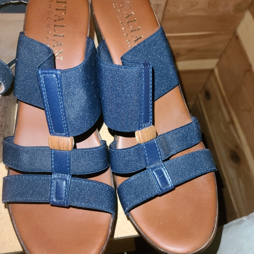 Italian shoemakers Navy blue wedges, size 9, Never worn. New